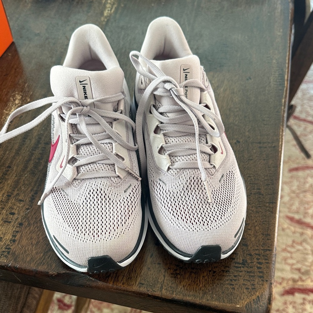 Like NEW Nike Pegasus Women's Athletic Shoes - Pink and Gray - Picture 2 of 8